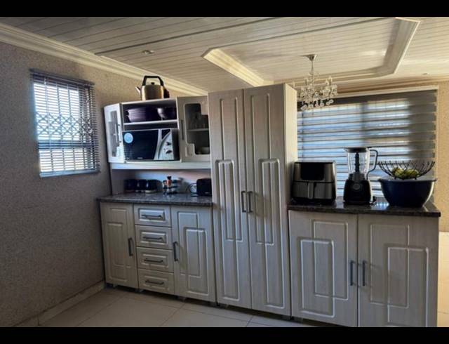 3 BEDROOM HOUSE FOR SALE IN PROTEA GLEN EXT